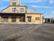 Locali o capannoni in vendita di 2710 m² in Viale Stazione