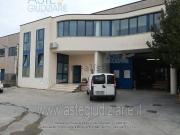 Locali o capannoni in vendita di 791 m² in Via G. Ungaretti