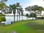 LOCALIZADA ÀS MARGENS DO LAGO PARANOÁ, DECK, MARINA,...