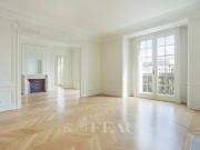 Location Appartement 7 pièces 216 m2 Paris 17ème