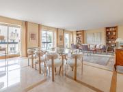 Location appartement meublé de 237 m2 rue Soyer à...