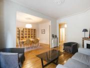 Location appartement meublé de 72 m2 rue du Mont Cenis à... Location appartement meublé de 72 m2 rue du Mont Cenis à...