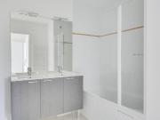 Location Appartement Place du Miroir d'Eau, Savigny...