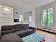 Location Appartement Rue d'Orsel, Paris