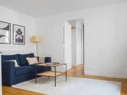 Location Appartement Rue La Bruyère, Paris