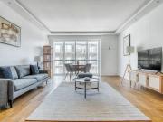 Location Appartement Sortie Parking François 1er, Paris