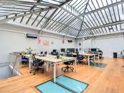 Location bureaux Paris 10 Quartier dynamique sous verrière