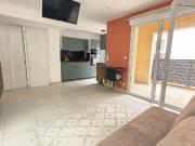 Location CHARMANT STUDIO MEUBLE AVEC TERRASSE | Unik...