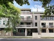 Location, lifestyle and a spectacular CBD skyline view