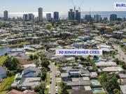 Location Location! Family home in the heart of Burleigh...