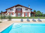 Location villa avec piscine et vues à 6mn de Biarritz