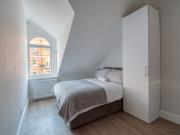 Loft studio flat in Posh Chelsea Has an Apartment