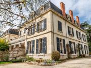 Loger son habitat dans l'aile d'un château de...