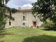 Logis vendéen du XVo siècle sur 2.5 hectares 190m²...