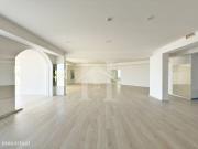 Loja com 250m2 e Vista Mar em So Pedro do Estoril