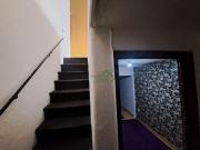 Loja com 2 pisos e montra