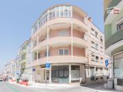 Loja com armazém na cave à venda em Campolide Calçada...