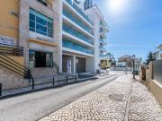 Loja com arrecadação e estacionamento Estoril 103m²...