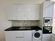 Loja convertida em T3 Espaço com Licença de Serviço