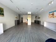 Loja de 110m2, com montra e wc Almada