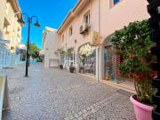 Loja e arrecadação, localizada na Marina de Vilamoura