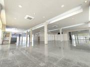 Loja independente, ampla e versátil, com 4 frentes...