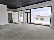 Loja NOVA com 70 m2 em Caneças