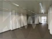 Loja para arrendamento na Av Afonso III com 138m2 e...