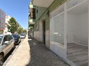 Loja para arrendar em Benfica Remodelada, com montra e 2...