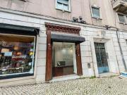 Loja pequena, mas com excelente localização na Av. João...