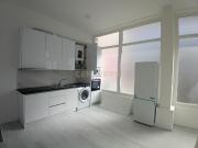 Loja remodelada no Laranjeiro