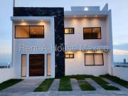 Lomas de Juriquilla casa de 4 niveles en VENTA RAH1150