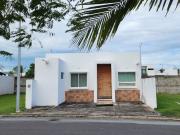 Lomas de la Rioja, Casa en RENTA de un nivel con 2 r?camaras