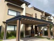 Lomas del Campanario. Casa con 4 recamaras, family room,...