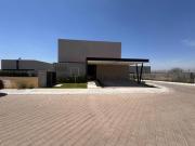 LOMAS DEL CAMPANARIO NORTE, casa de 3 recamaras 4 baños...