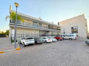 Lomas del Campanario RENTA. Dos locales comerciales de...