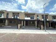 Lomas del Campanario VENTA. Casa a estrenar con 3 recamaras