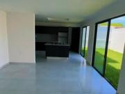 LOMAS DEL DORADO, Casa en VENTA con amplio jardin, area...