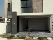 LOMAS DEL DORADO, Casa en VENTA con jardin y 3 recamaras...