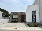 LOMAS DEL DORADO, Casa en VENTA de UNA PLANTA, 2...