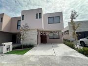 Lomas del Marqués casa de 4 recamaras en VENTA RAH930