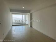 Lomas del Marqués. Departamento con amenidades y 3...