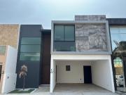 LOMAS DEL SOL, Casa en VENTA con alberca, sala de TV y 3...