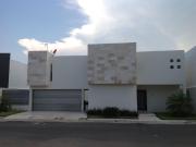 LOMAS DEL SOL, Casa en VENTA con amplio jardin de 150 m2...