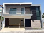 LOMAS RESIDENCIAL, Casa en VENTA con alberca y sala de TV