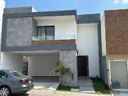 LOMAS RESIDENCIAL, Casa en VENTA con estancia de TV y 3...
