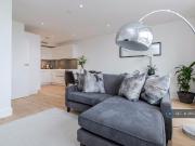 Lombard Road, London, SW11 1 bed flat to rent £2,600 pcm...