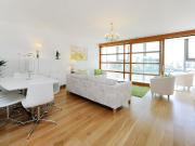 Lombard Road, London SW11, 2 bed flat to rent, £3,445...