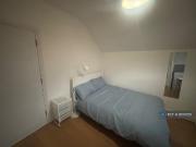 London, London, W12 1 bed in a house share to rent £825...