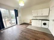 London N10 Studio to rent £1,250 pcm £288 pw